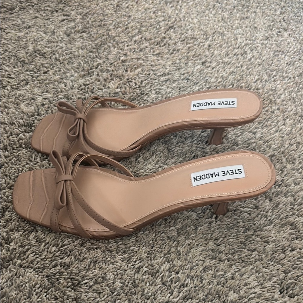 Steve Madden Tan Kitten Heels